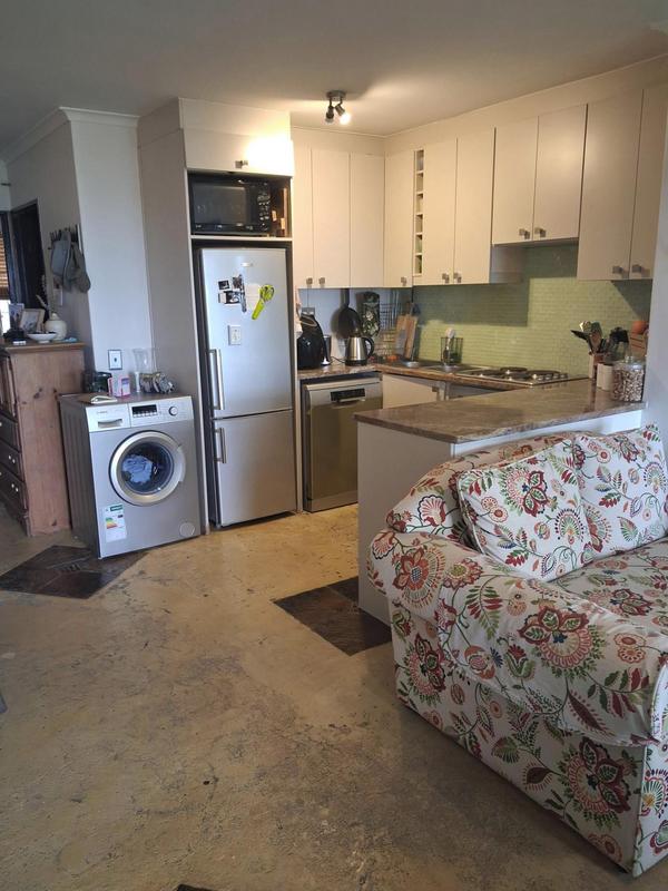 1 Bedroom Property for Sale in Vredehoek Western Cape